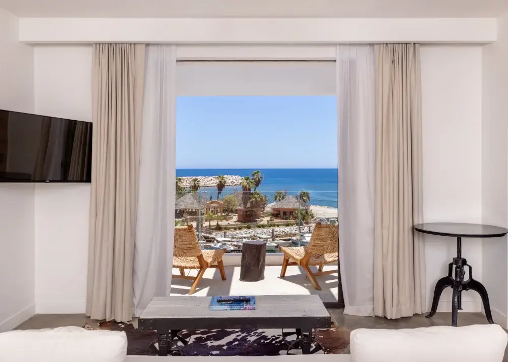 Large 1 Bedroom room image 01